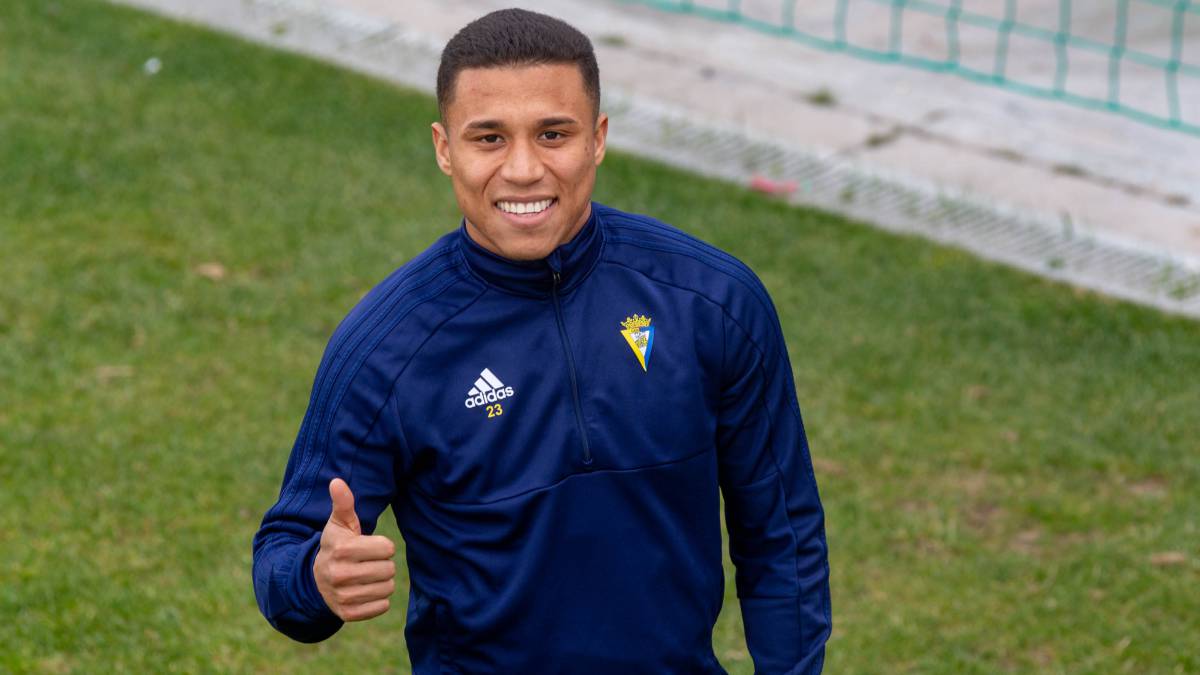 Darwin Machís ya es oficialmente jugador del Cádiz