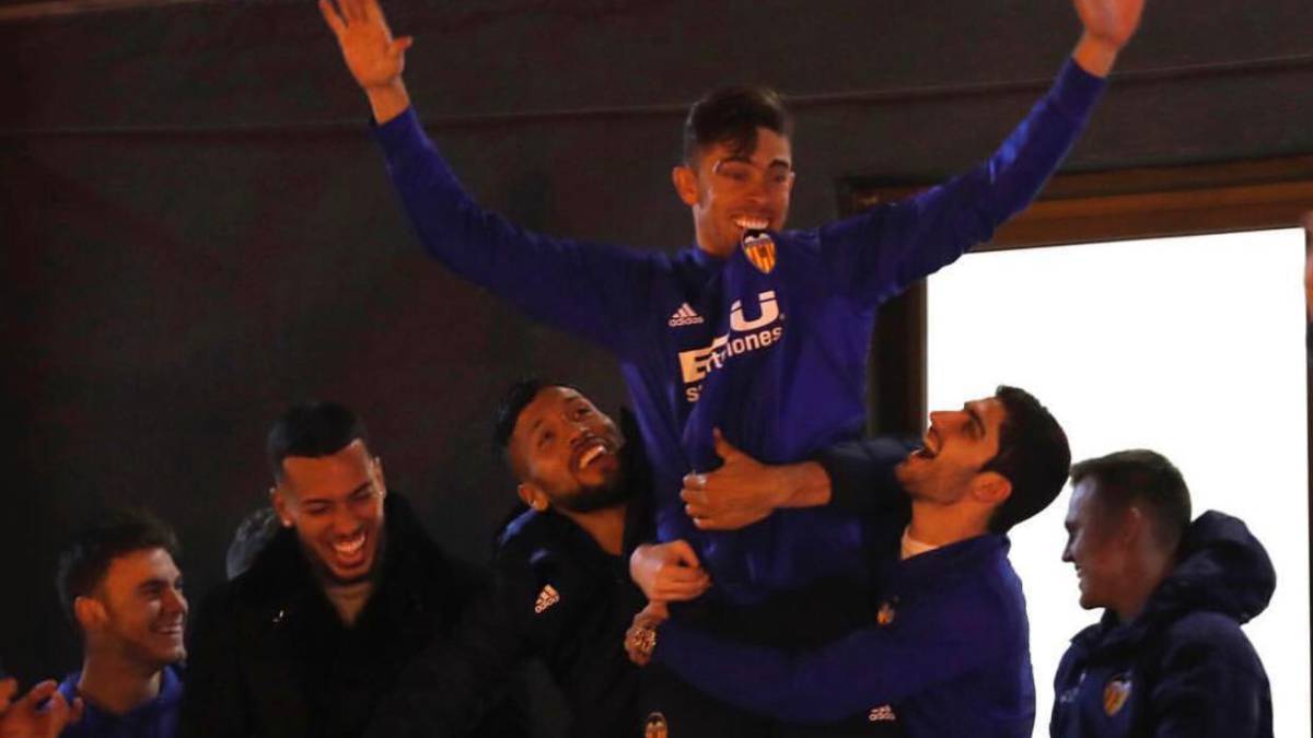 Vezo, de celebrar el pase a semis con el Valencia a entrenar con el Levante
