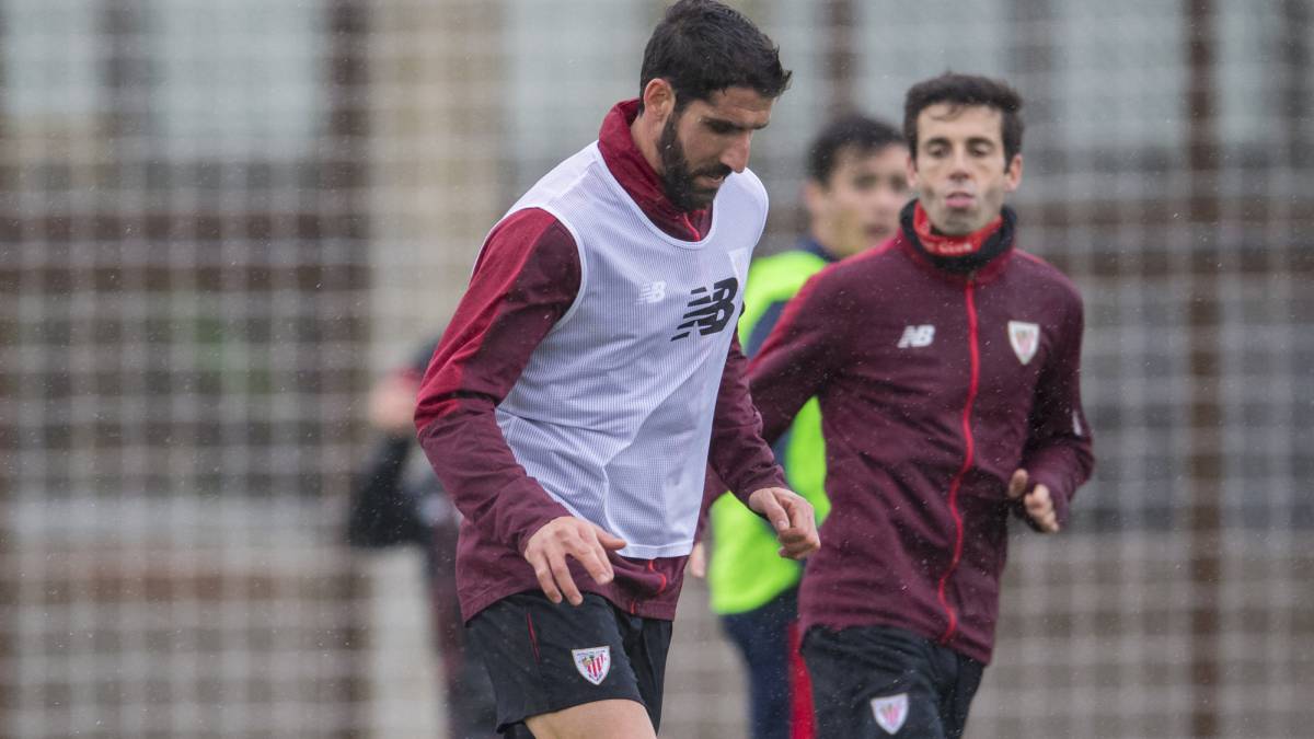 Rául García y Mikel Rico, recuperados para el derbi