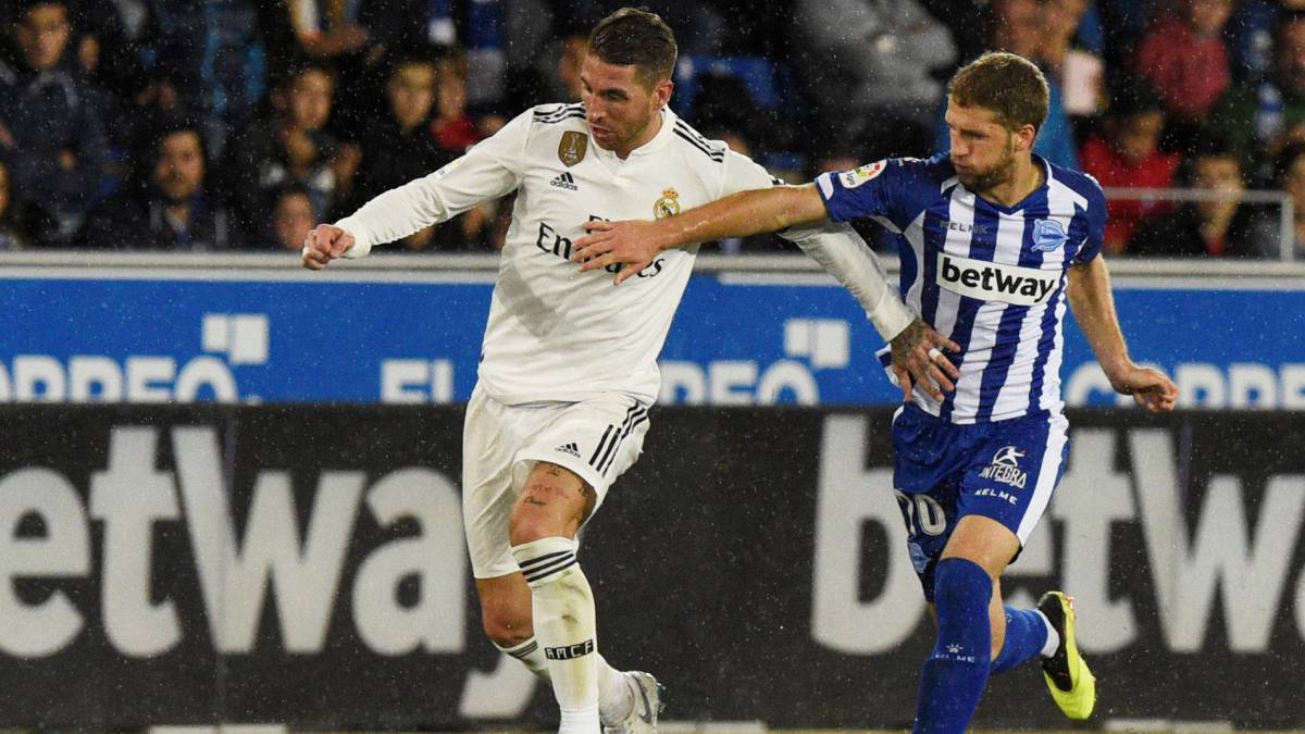 Brasanac con Sergio Ramos en el Alavés-Real Madrid. Este domingo volverán a verse.
