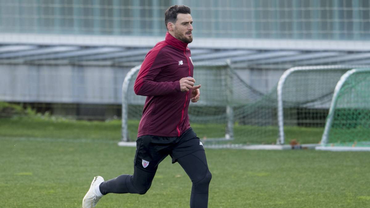 Aduriz prolonga el tiempo de baja