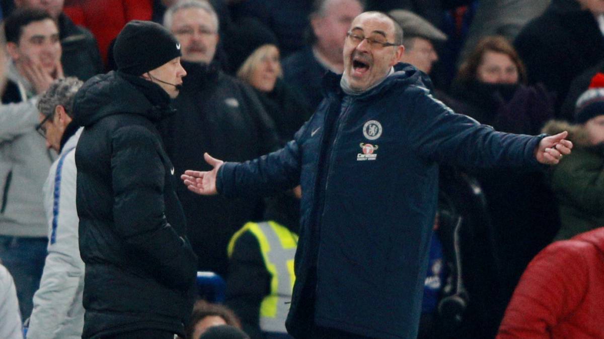 El técnico italiano del Chelsea, Maurizio Sarri, durante un partido.