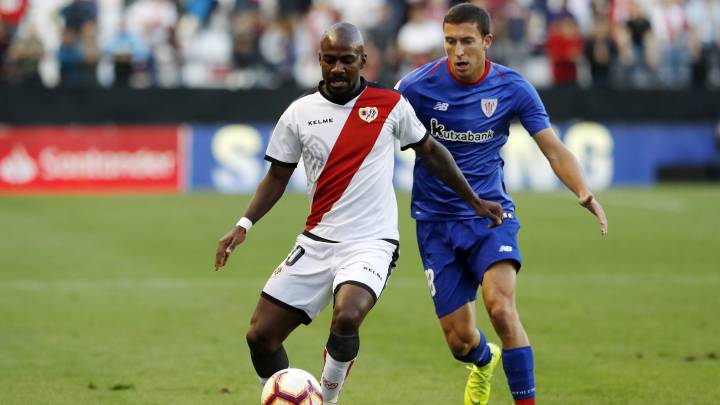 El futbolista francés del Rayo Vallecano, Gäel Kakuta, durante un partido.