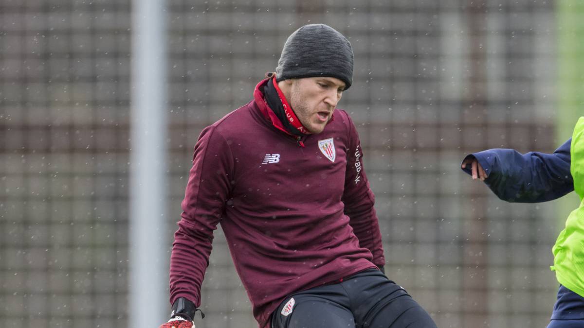 Remiro suple a Unai Simón en la lista del derbi vasco
