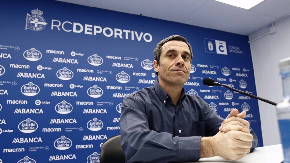 Carmelo del Pozo en la sala de prensa de Riazor
