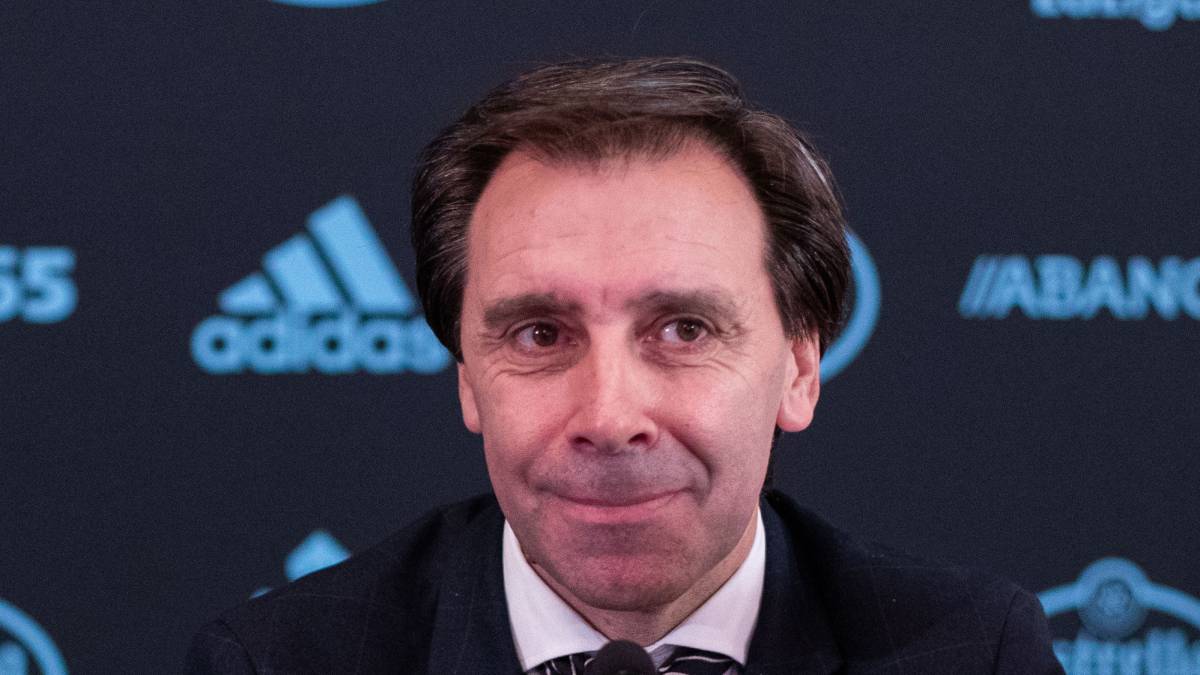 Felipe Miñambres sonríe durante la presentación de Ryad Boudebouz y Lucas Olaza como nuevos jugadores del Celta.