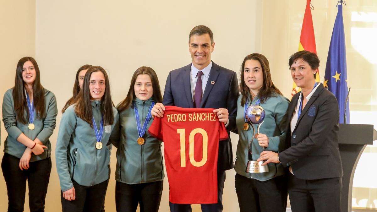 Pedro Sánchez: "La lucha por el reconocimiento del deporte femenino es una urgencia"