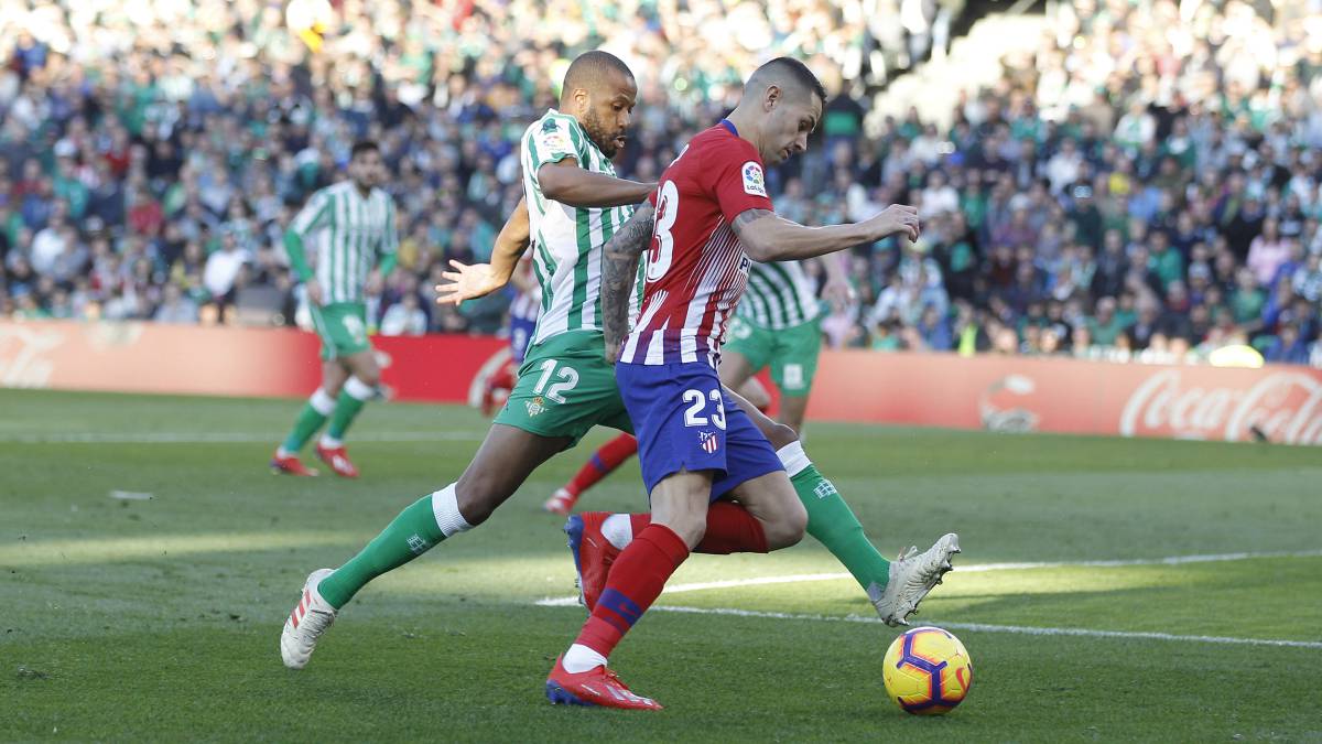 Sidnei sufrió las embestidas de Vitolo durante la recta final del partido.