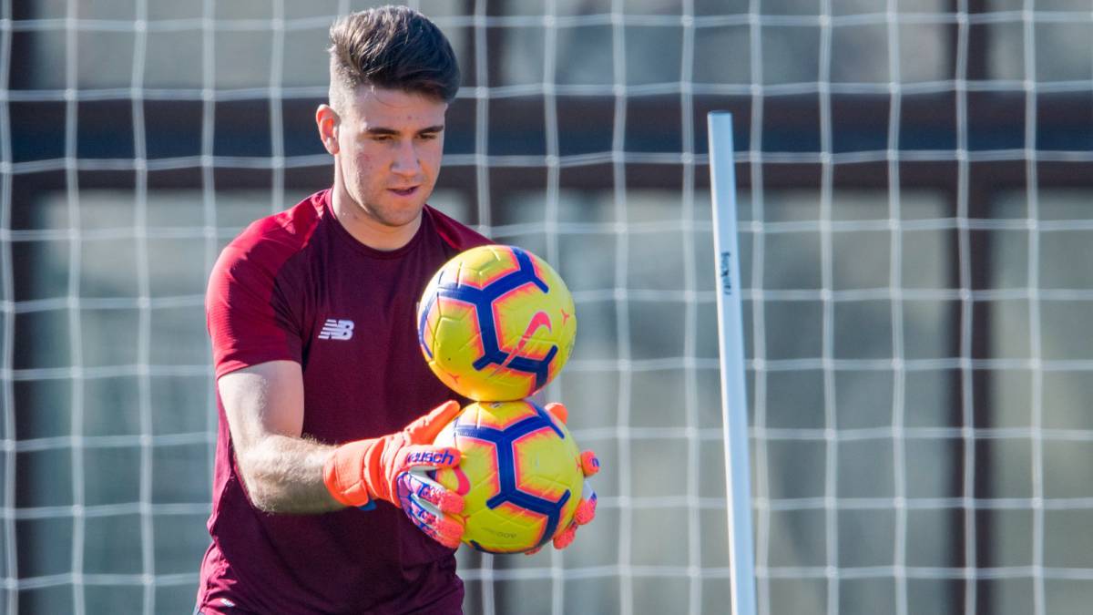 Unai Simón hace guantes en Lezama