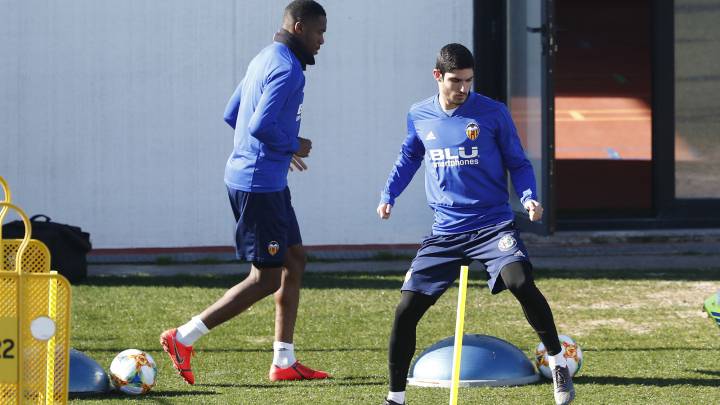 Guedes y Diahkaby, los dos que Marcelino no se lleva a Sevilla