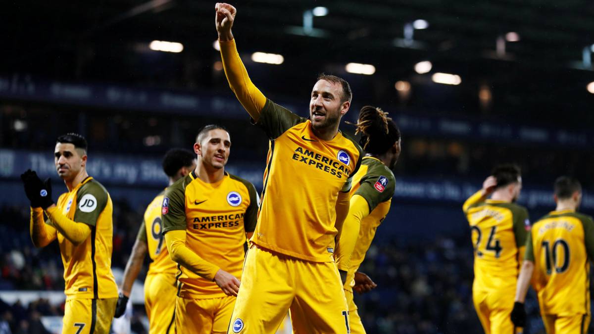 Los jugadores del Brighton celebran un gol
