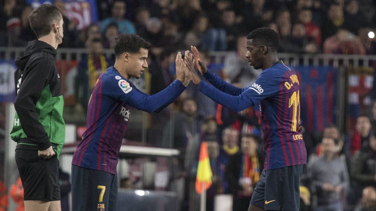 Los jugadores del Barcelona, Phillipe Coutinho y Ousmane Dembélé, durante un partido.