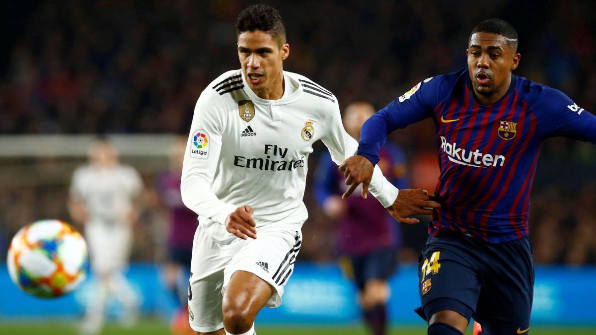 El Manchester United sigue teniendo a Varane en su lista