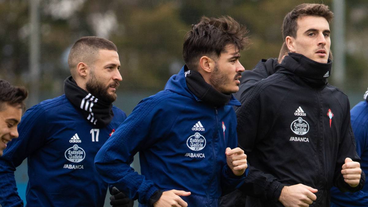 Jozabed Sánchez corre junto a Iván Villar, David Juncà y Fran Beltrán durante un entrenamiento del Celta.
