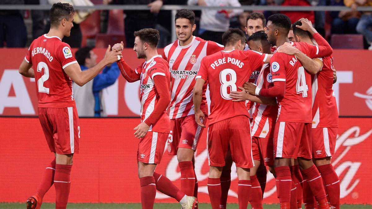 Los jugadores del Girona celebran un gol