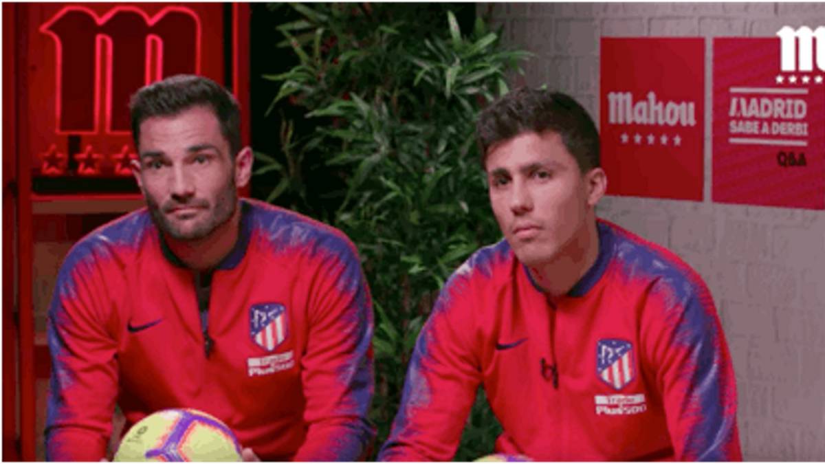 Adán y Rodrigo Hernández hablando del derbi.