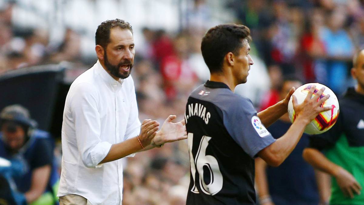 Jesús Navas y Munir entran en la lista de Machín ante el Eibar