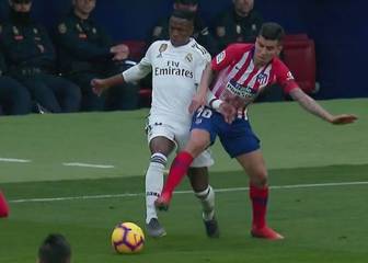 Iturralde vio falta previa al gol de Griezmann y penalti a Morata, pero el VAR no debe entrar