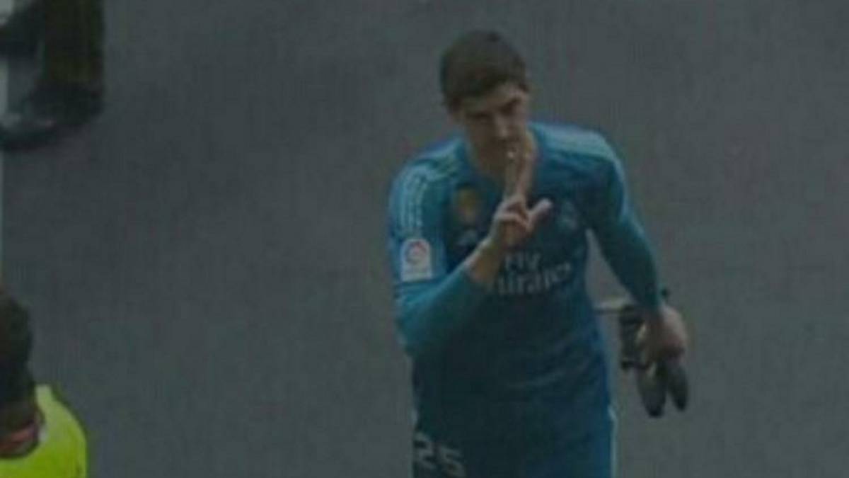Courtois, al marcharse del Wanda tras el derbi.