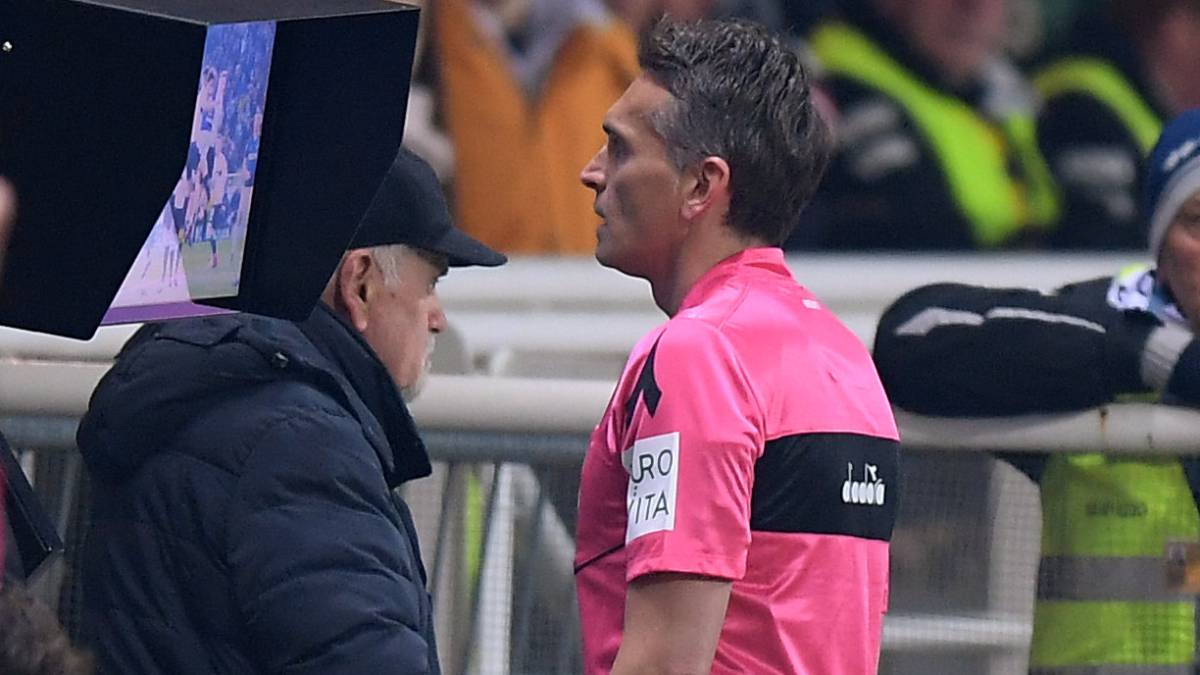 El jefe de los árbitros de UEFA explica cómo será el protocolo del VAR en la Champions