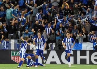 La afición del Alavés, de luto y con un féretro ante el Levante