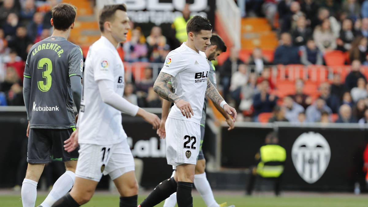 Santi Mina.