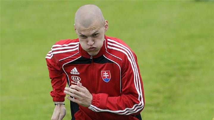 Barcelona knocked back by Fenerbahce's Martin Skrtel