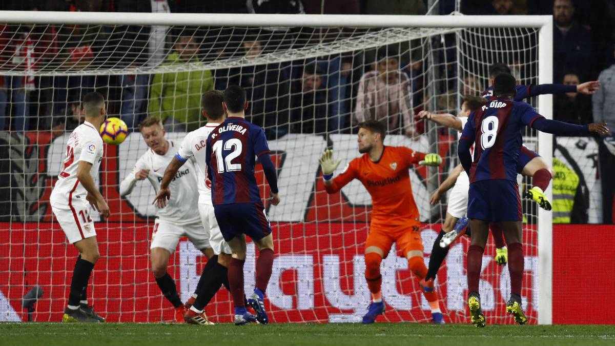 El Sevilla suma dos jornadas seguidas encajando de córner