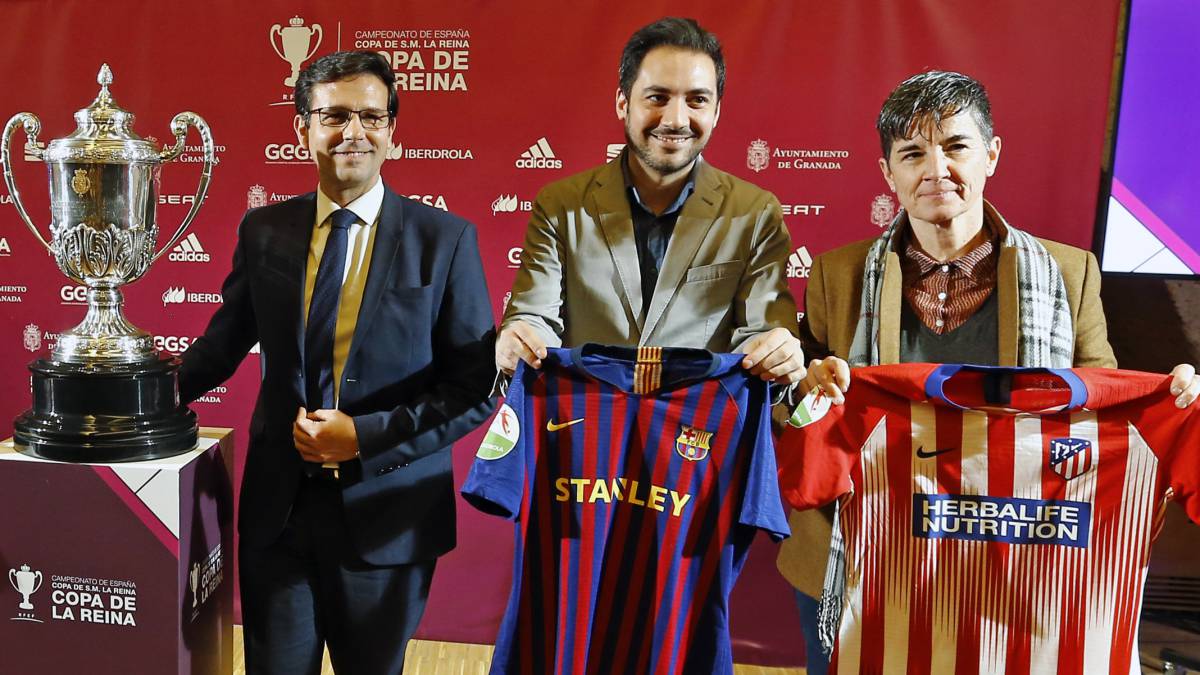 Lola Romero. con el reprentante del Barça el día 4.