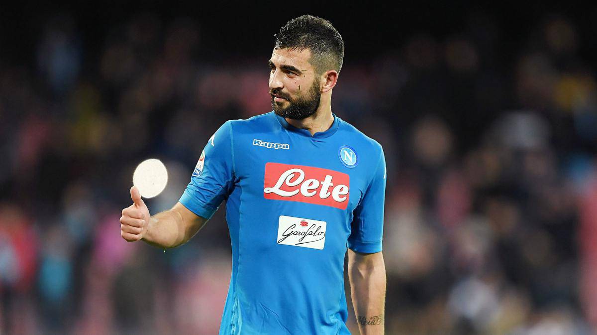 Raúl Albiol durante un partido con el Nápoles.