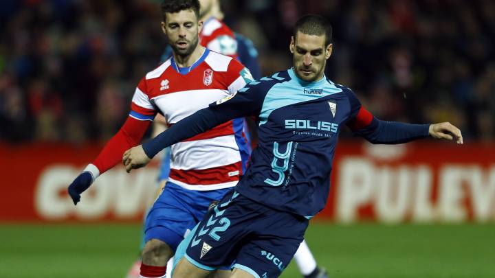 Álvaro Arroyo, capitán del Albacete Balompié, en un partido de LaLiga 1|2|3 contra el Granada.