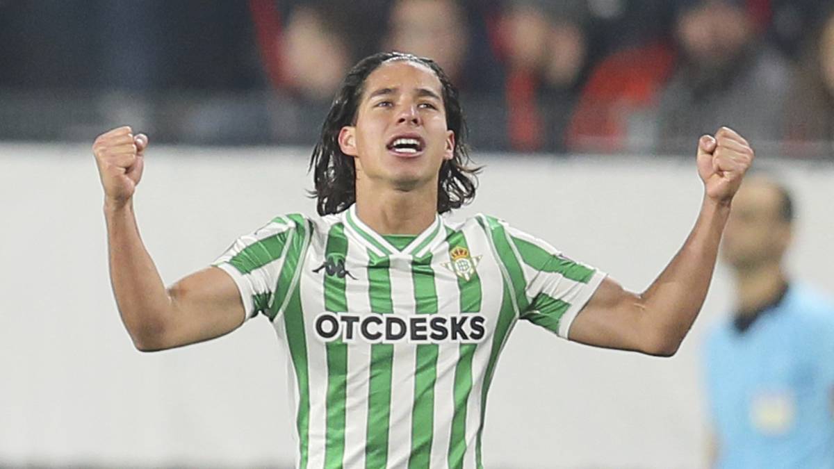 El joven mexicano del Betis Diego Lainez se estrenó como goleador verdiblanco en Rennes: "En LaLiga tengo que pensar más rápido. La calidad del Betis ayuda"