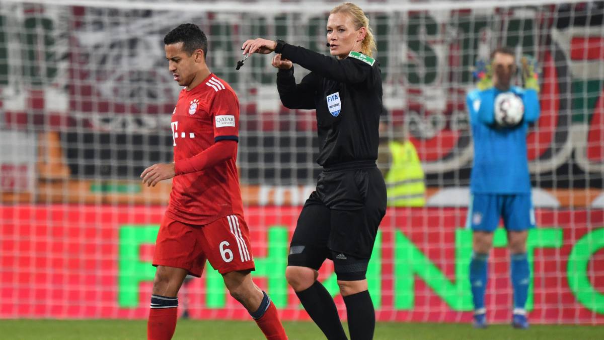 La televisión iraní cancela la emisión del Augsburgo - Bayern por la participación de la árbitra Bibiana Steinhaus