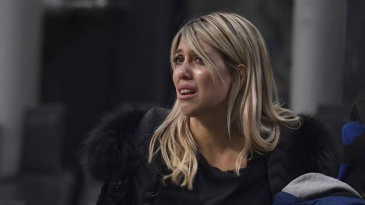 Wanda Nara in tears on TV over Icardi case, then burns photos
