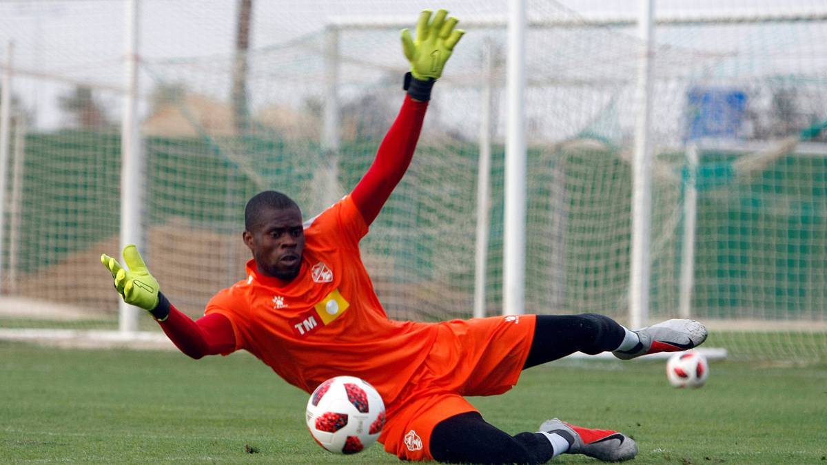 Francis estuvo cedido en el Elche antes de irse a Chipre.