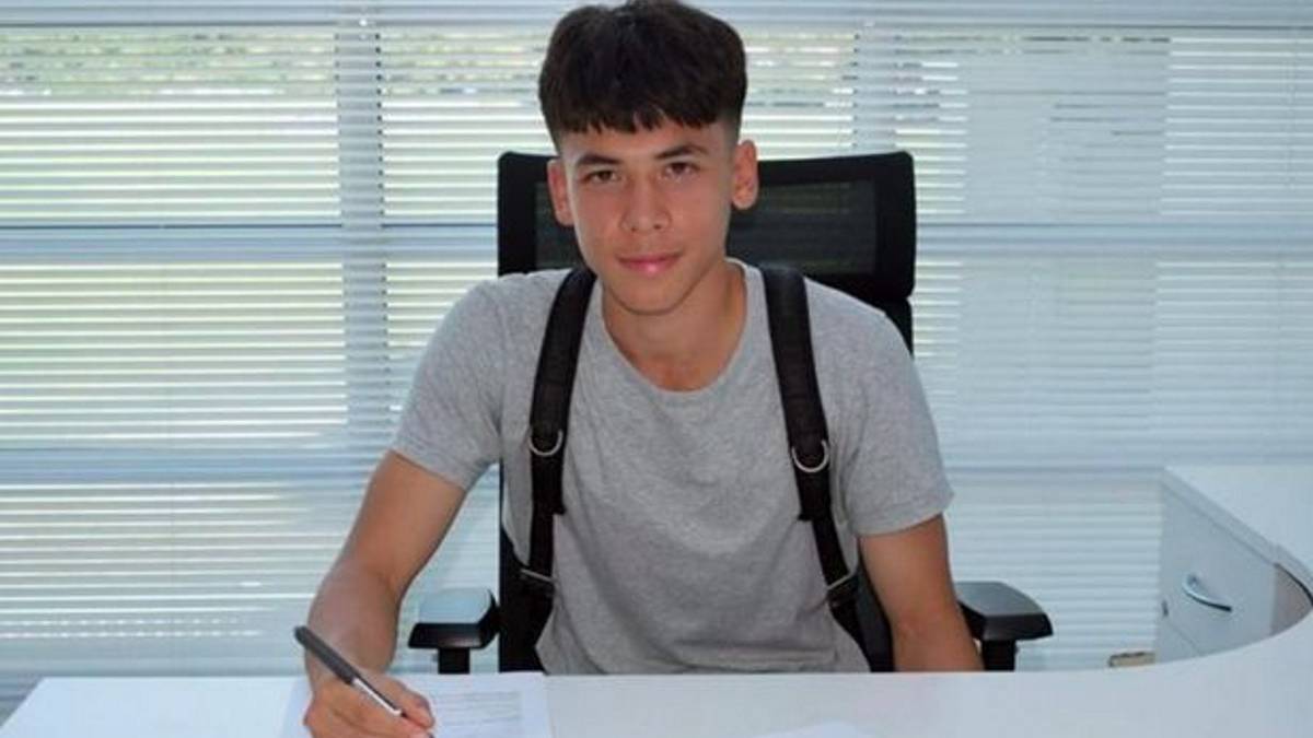 Un talento del Fulham se enfrenta a tres años de cárcel por no hacer la mili