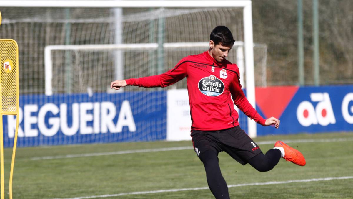 Vicente Gómez en un entrenamiento con el Deportivo en Abegondo