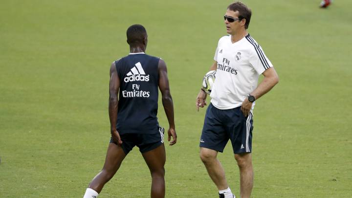 Lopetegui en el entrenamiento con Vinicius