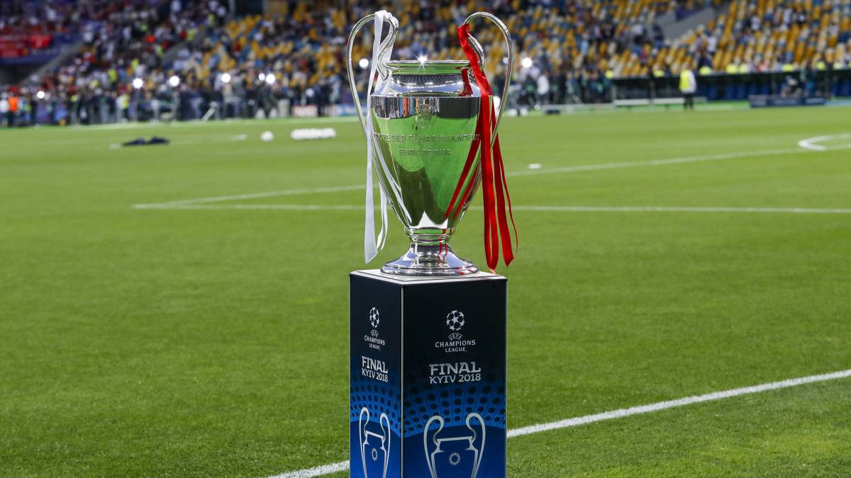 Imagen del trofeo de la Champions League antes de la final entre Real Madrid y Liverpool en Kiev.