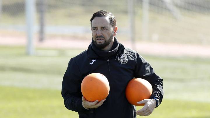 Bordalás, en el entrenamiento del Getafe antes del partido contra el Rayo Vallecano.