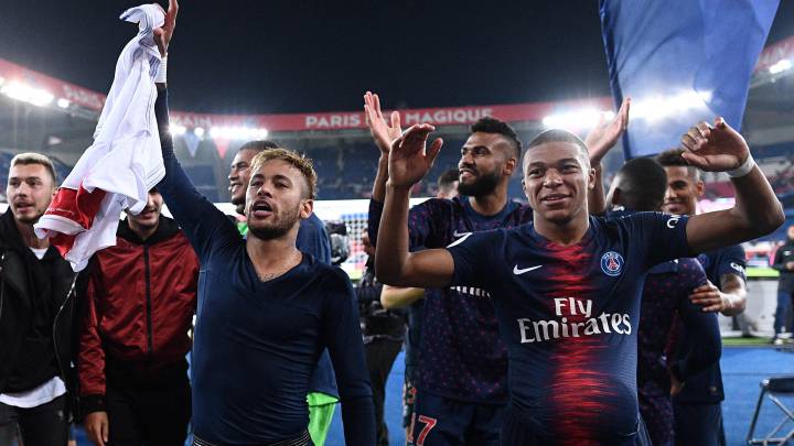 Neymar y Mbappé, estrellas del PSG, tras un partido con su equipo.