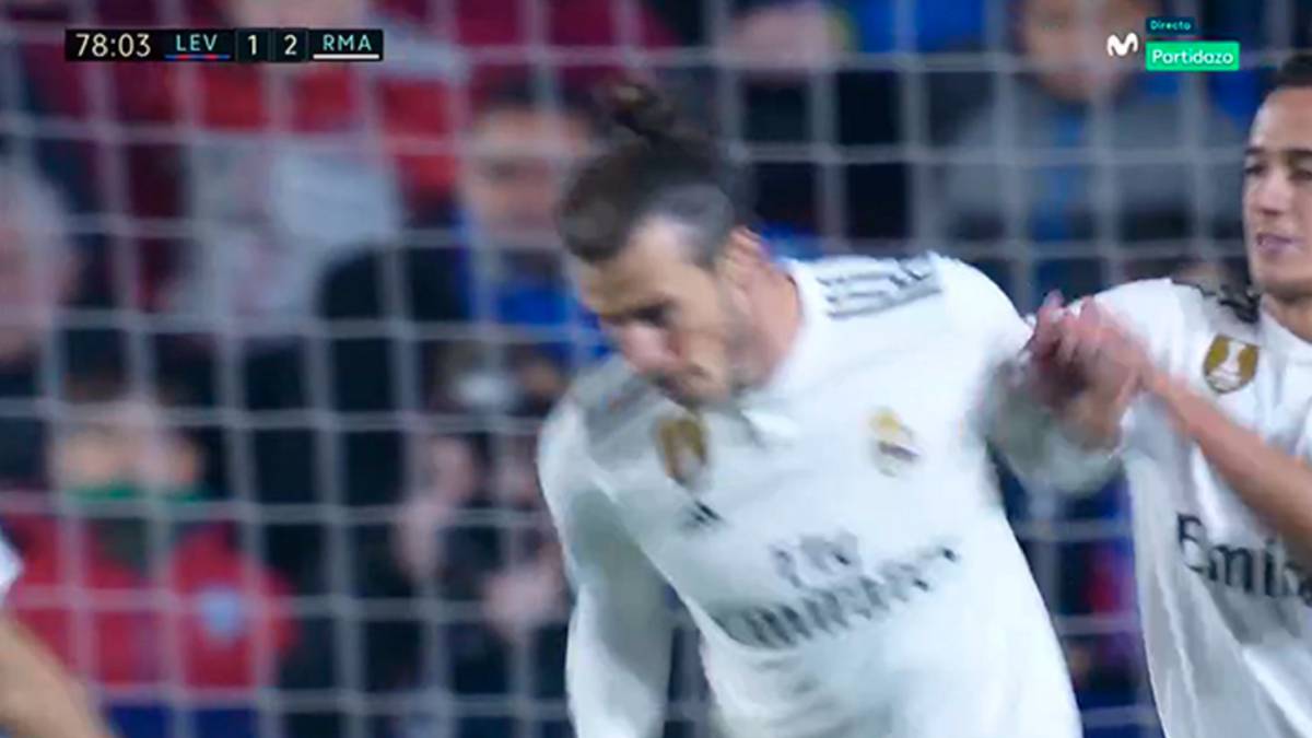 Real Madrid: Bale snubs Lucas Vázquez celebrations after goal