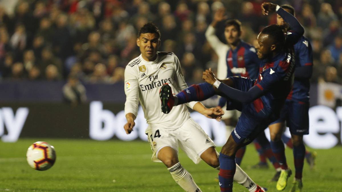 Doukouré injured in Real Madrid penalty air kick - Levante