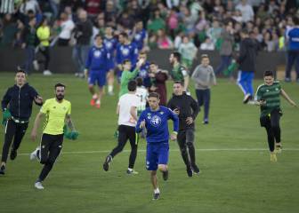 Las imágenes de la invasión de campo tras el entrenamiento del Betis