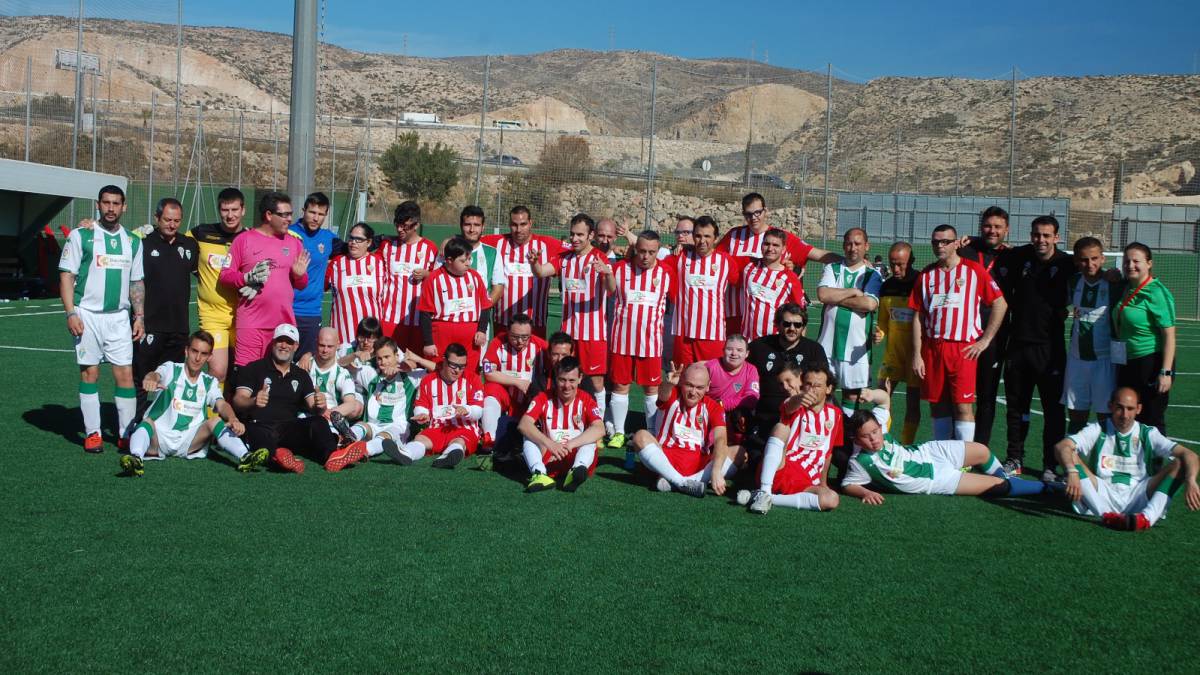 El Almería y el Córdoba se miden en un sentido homenaje