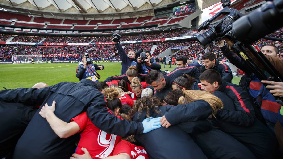 La afición del Atlético volcada con el fútbol femenino.