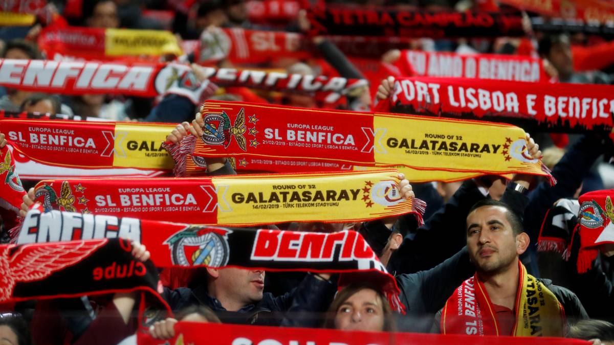 Apedrean el bus del Benfica a su llegada al estadio del Oporto