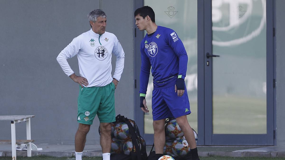 El central franco-argelino del Betis Aissa Mandi cumplió 100 partidos en Heliópolis. Quique Setién afirma que no vio algo así en sus 40 años de fútbol.