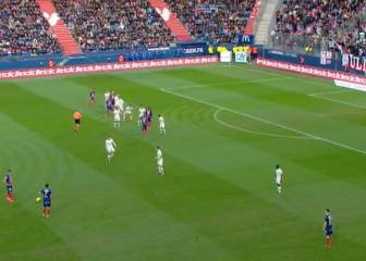 La notable solución ante la adelantada defensa del PSG