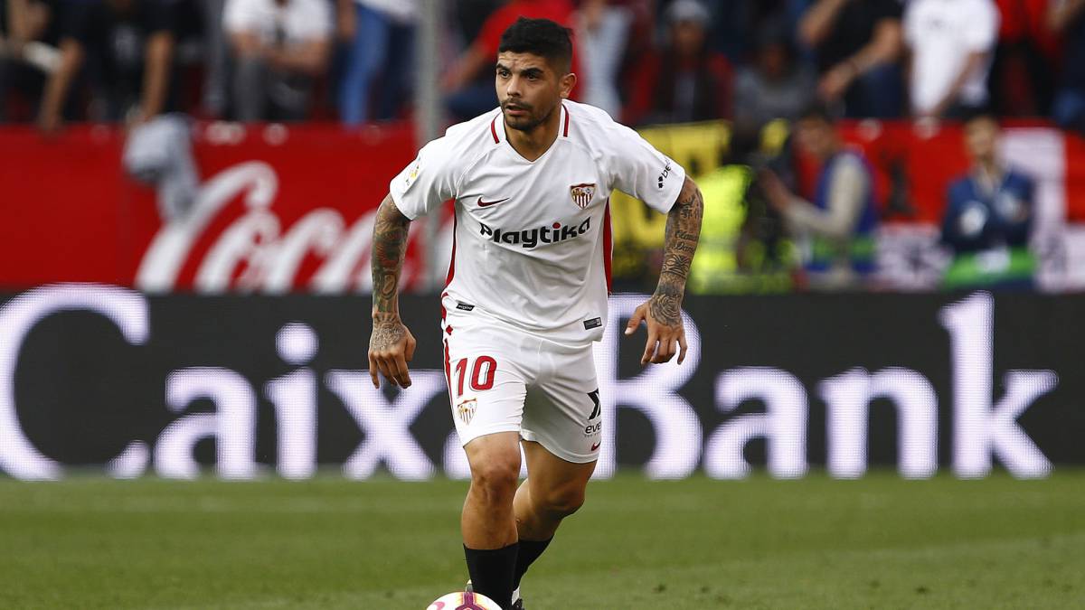 El centrocampista argentino del Sevilla, Éver Banega, durante un entrenamiento.